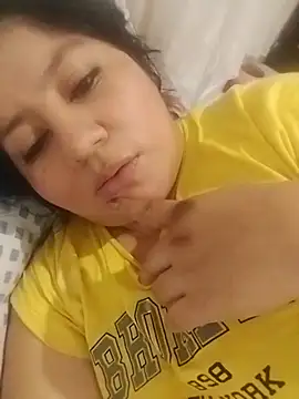 keterinjones--11 online show from October 17, 2025, 8:06 am