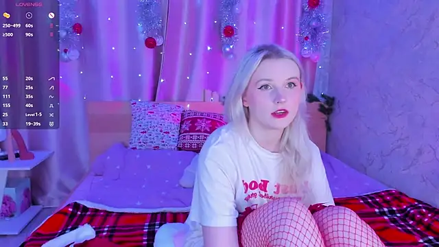 Snapshot of SweeteRose_Royce chatting on December 20, 2024, 2:49 pm SweeteRose Royce online show from December 20, 2024, 2:49 pm