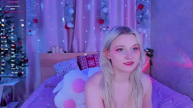 Snapshot of SweeteRose_Royce chatting on December 28, 2024, 3:59 pm SweeteRose Royce online show from December 28, 2024, 3:59 pm