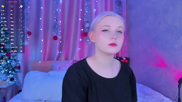 Snapshot of SweeteRose_Royce chatting on January 4, 2025, 1:53 pm SweeteRose Royce online show from January 4, 2025, 1:53 pm