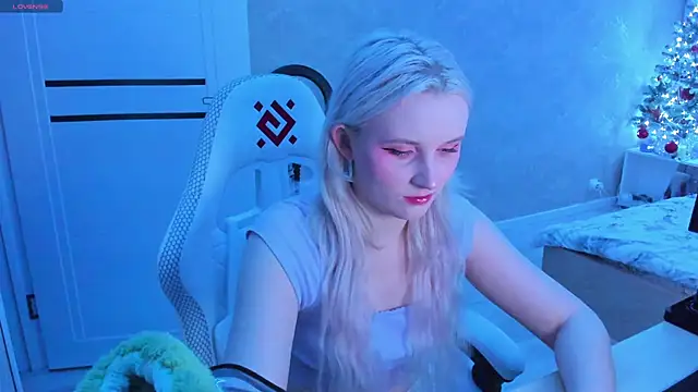 Snapshot of SweeteRose_Royce chatting on January 17, 2025, 2:50 pm SweeteRose Royce online show from January 17, 2025, 2:50 pm