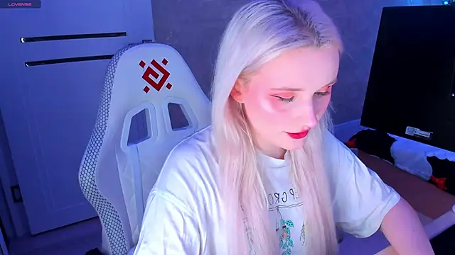 Snapshot of SweeteRose_Royce chatting on January 21, 2025, 4:37 pm SweeteRose Royce online show from January 21, 2025, 4:37 pm