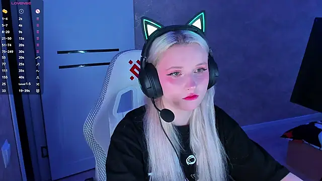 Snapshot of SweeteRose_Royce chatting on January 26, 2025, 2:52 pm SweeteRose Royce online show from January 26, 2025, 2:52 pm