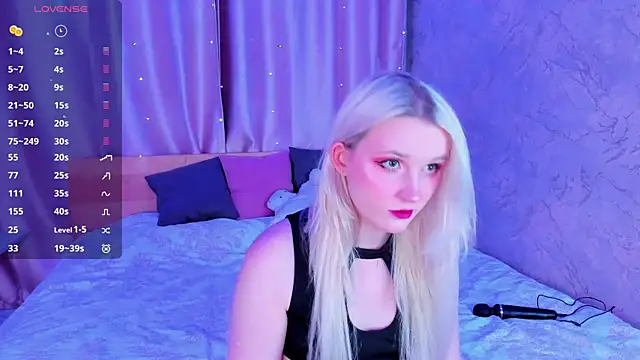 Snapshot of SweeteRose_Royce chatting on February 19, 2025, 2:01 pm SweeteRose Royce online show from February 19, 2025, 2:01 pm