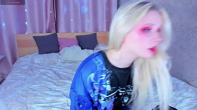 Snapshot of SweeteRose_Royce chatting on March 2, 2025, 2:32 pm SweeteRose Royce online show from March 2, 2025, 2:32 pm