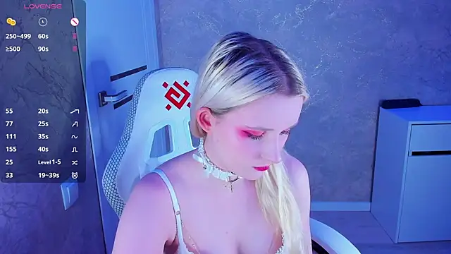 Snapshot of SweeteRose_Royce chatting on March 18, 2025, 3:10 pm SweeteRose Royce online show from March 18, 2025, 3:10 pm