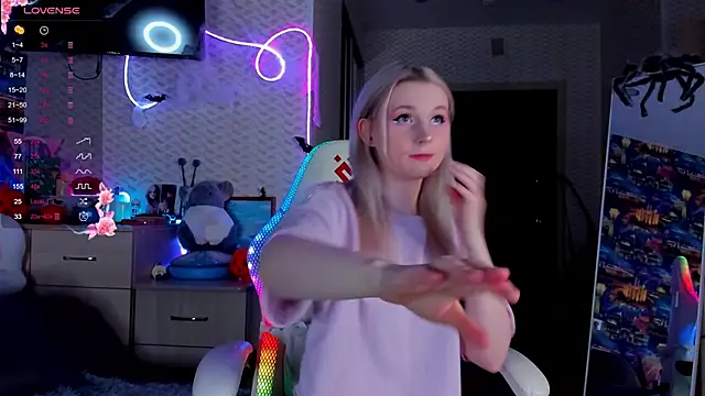 Snapshot of SweeteRose_Royce chatting on November 1, 2025, 2:52 pm SweeteRose Royce online show from November 1, 2025, 2:52 pm