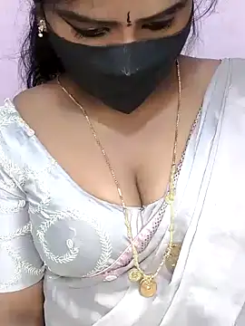 Snapshot of louise92 chatting on December 8, 2024, 5:22 pm louise92 online show from December 8, 2024, 5:22 pm