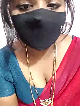 Snapshot of louise92 chatting on February 2, 2025, 5:26 pm louise92 online show from February 2, 2025, 5:26 pm