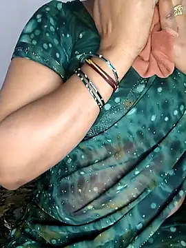 Snapshot of louise92 chatting on April 1, 2026, 7:42 am louise92 online show from April 1, 2026, 7:42 am