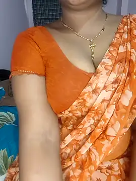 Snapshot of louise92 chatting on April 2, 2026, 6:33 am louise92 online show from April 2, 2026, 6:33 am