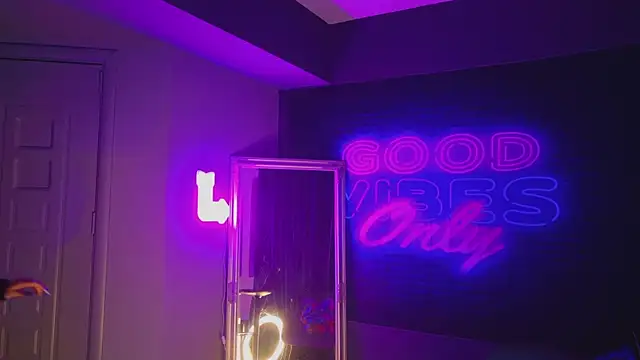 AriaVoss online show from December 28, 2024, 8:36 pm