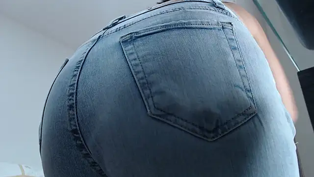 Amelia Debora Antonella online show from November 11, 2025, 1:11 pm