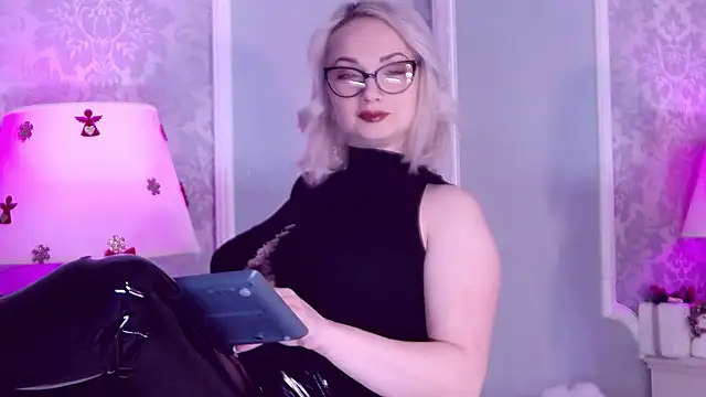 EllianaReese online show from January 17, 2026, 3:06 pm