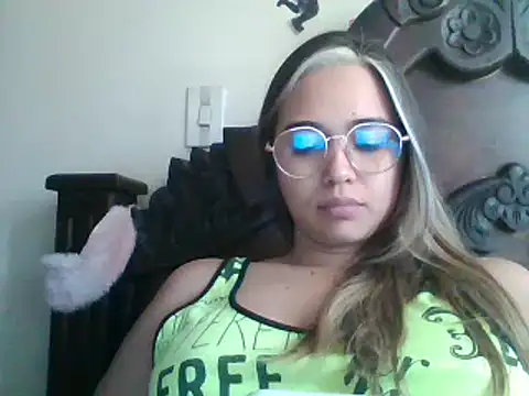 trianabell online show from January 23, 2025, 7:51 pm