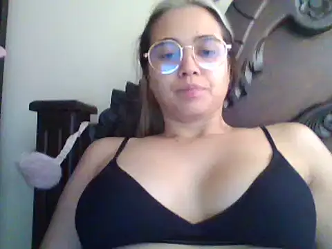 trianabell online show from February 14, 2025, 5:03 pm