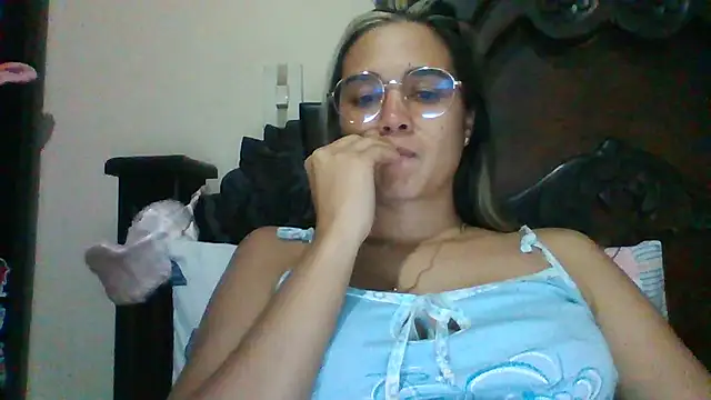 trianabell online show from February 19, 2025, 2:23 am