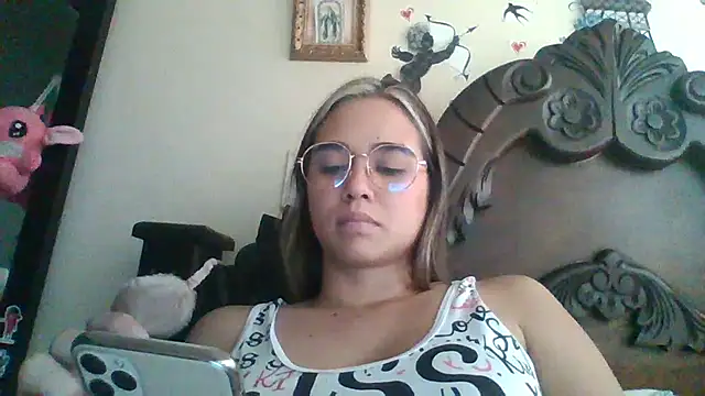 trianabell online show from February 21, 2025, 6:48 pm