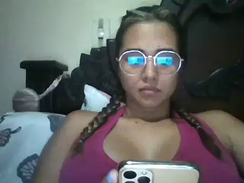 trianabell online show from March 4, 2025, 3:00 am