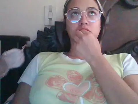 trianabell online show from March 9, 2025, 3:49 pm