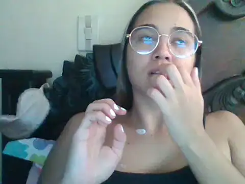 trianabell online show from March 18, 2025, 4:59 pm