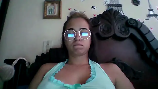 trianabell online show from September 15, 2025, 3:23 pm