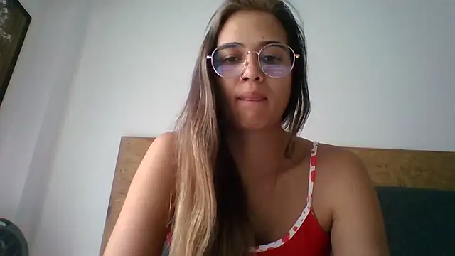 trianabell online show from December 2, 2025, 2:45 pm