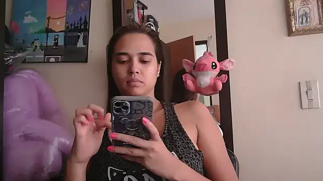 trianabell online show from April 15, 2026, 6:04 pm