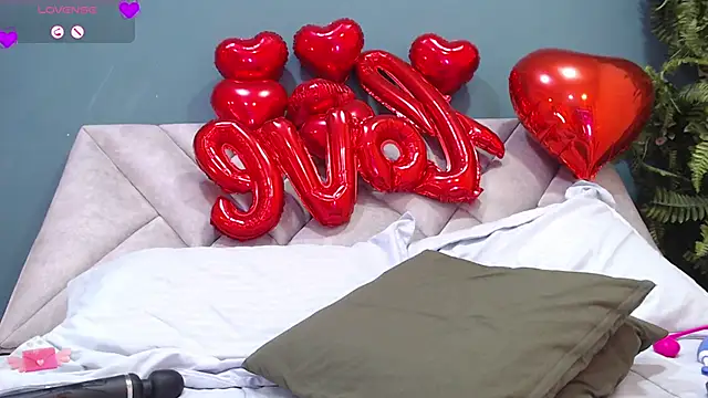 SharisWillian online show from February 15, 2025, 4:23 pm