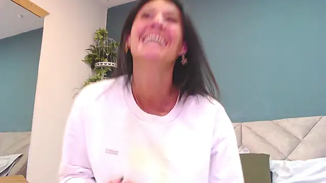 SharisWillian online show from February 2, 2026, 3:38 am