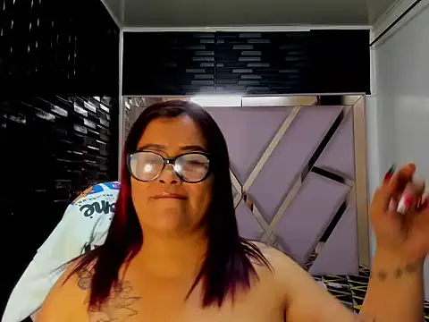 DaianaLutz online show from November 5, 2025, 1:33 pm