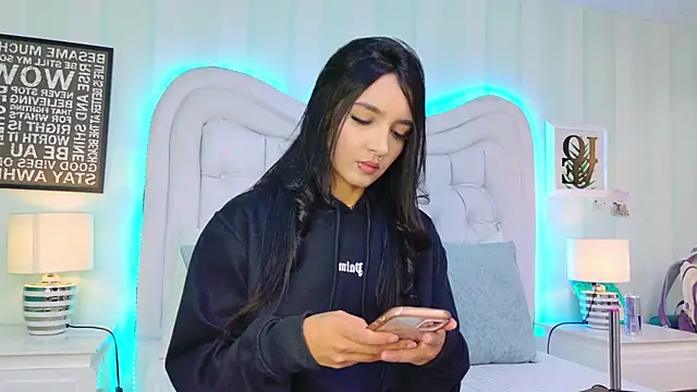 MiaSweeths online show from October 9, 2025, 7:23 pm