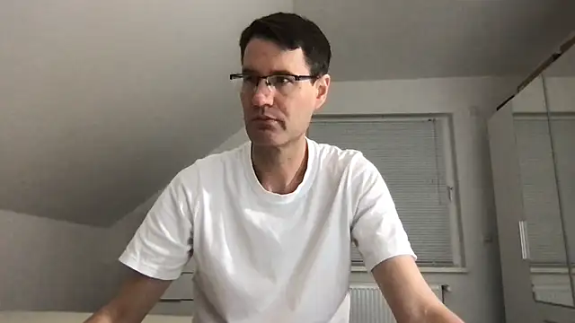 zxzx cam1 online show from November 14, 2025, 6:28 pm