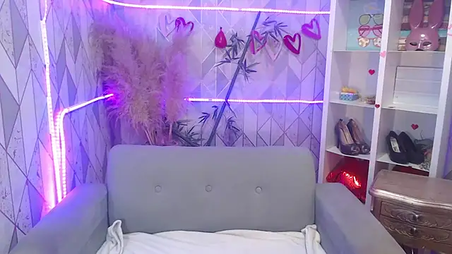 charlottemoonxz online show from September 11, 2025, 6:41 pm