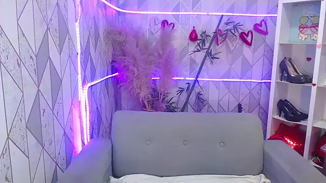 charlottemoonxz online show from September 22, 2025, 3:25 pm