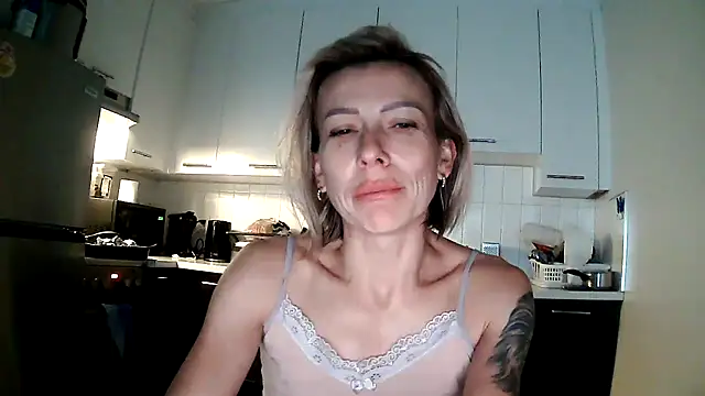 Snapshot of anechka1 chatting on September 25, 2025, 11:47 am anechka1 online show from September 25, 2025, 11:47 am