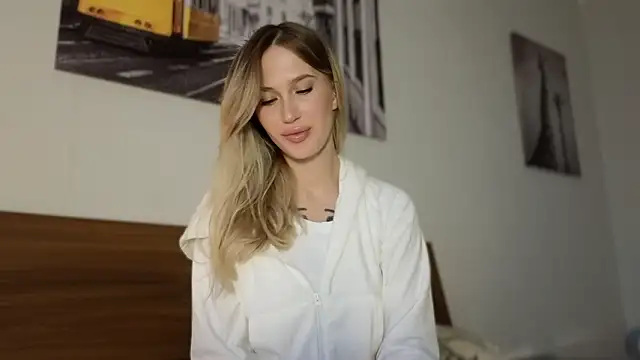 lluna drug online show from March 26, 2026, 4:01 pm