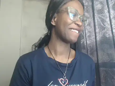 CarolinneMoor online show from January 3, 2025, 11:57 am