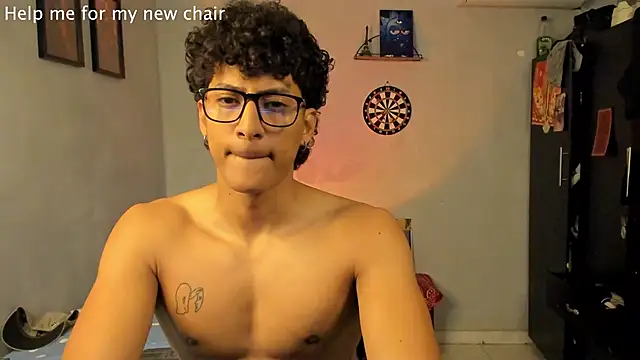 Snapshot of Ivano_joness chatting on March 19, 2025, 12:01 pm Ivano joness online show from March 19, 2025, 12:01 pm