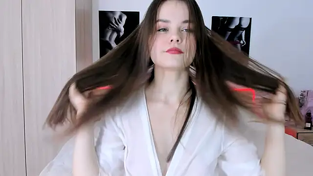 evelinal ove online show from March 8, 2025, 5:07 am