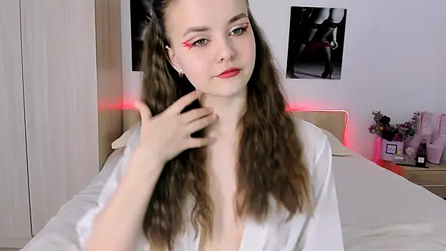 evelinal ove online show from March 9, 2025, 5:11 am