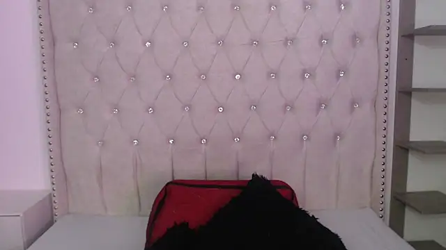 Abril Squirt online show from December 18, 2025, 12:17 am