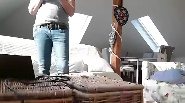 Snapshot of maxmueller321 chatting on March 23, 2025, 9:10 am maxmueller321 online show from March 23, 2025, 9:10 am