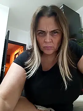 hugebobbs online show from September 17, 2025, 12:29 pm