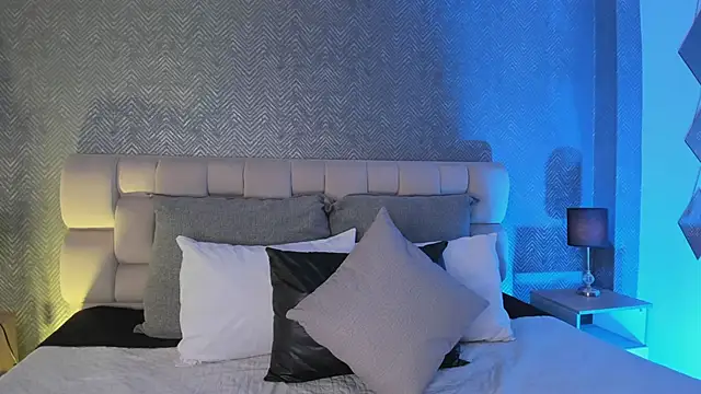 sofi bakerr online show from October 4, 2025, 11:41 am