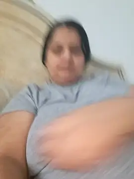 sarahhh1987 online show from April 7, 2026, 2:28 pm