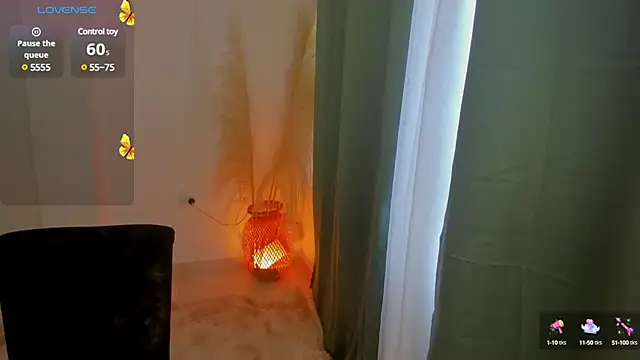 AnntoniaWood online show from February 20, 2025, 2:13 pm