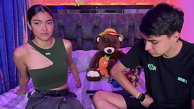 Snapshot of Juva___ chatting on October 19, 2025, 10:32 pm Juva    online show from October 19, 2025, 10:32 pm