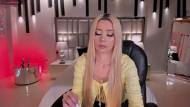 HannaConnor  online show from December 13, 2025, 8:14 pm