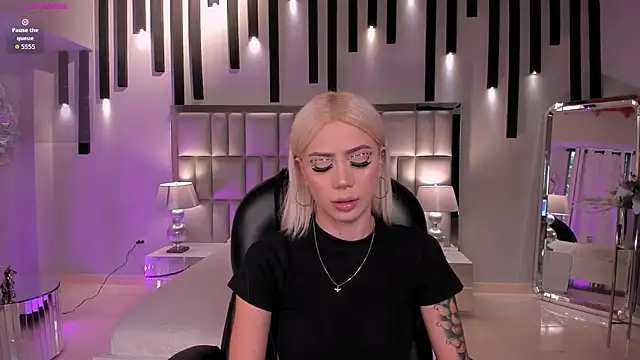 HannaConnor  online show from March 7, 2026, 9:01 pm